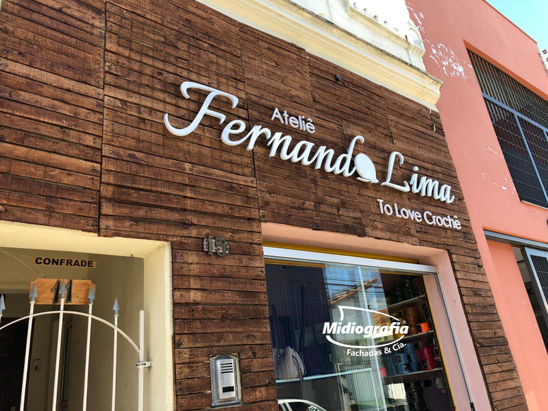 Letras em relevo com LED